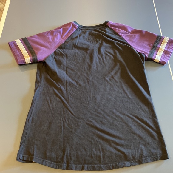 University Of Washington Black And Purple Short Sleeved Tee Shirt - Picture 3 of 7